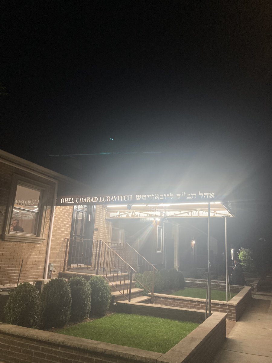 verofeigue's tweet photo. #Ohel
#Rebe
Iba a ir el lunes, en shabbes fue el Bat Mitzva de sobrina de 12. Y fuimos ahora. No legué a avisar a todos. Pedí por #Liberenlos #AmIsraeljai Refua Shelma, Shalom Bait, Jupa, hijos, Jailim. Agradecer el poder estar y pedir por todos.
🪔🫂🇮🇱📝🙏🕯️🌻 https://t.co/buwY0Pn47W