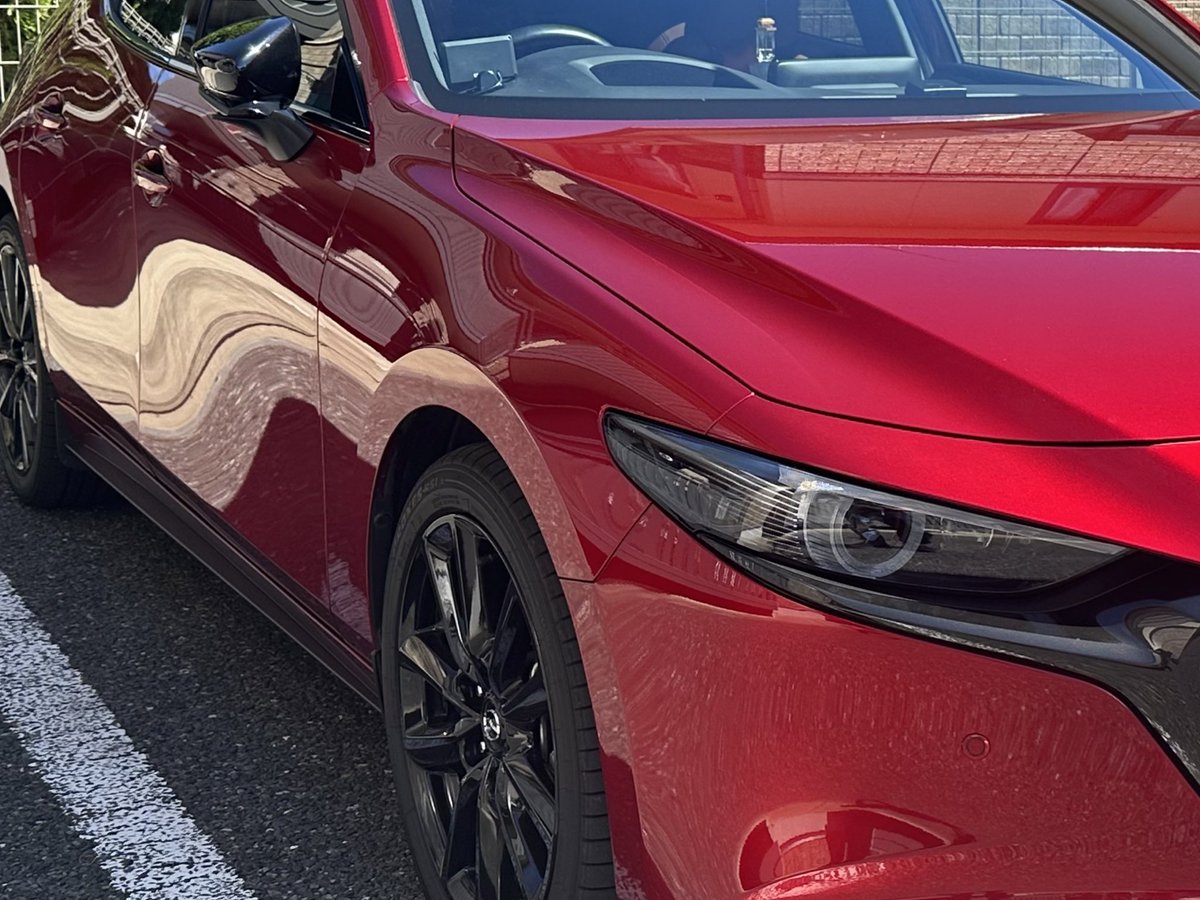 mazda3_787B's tweet photo. 納車して半年になりましたけど
毎日同じ駐車場にとめて
こんなにハッキリMAZDA3のSラインが出た事なかったと思う。映り込みヤバいから
ステッカーでも貼ってんのか??という勢い
#GENTLE
#NUMBERSEVEN
#EYESPUREST https://t.co/vOefJHiPdd