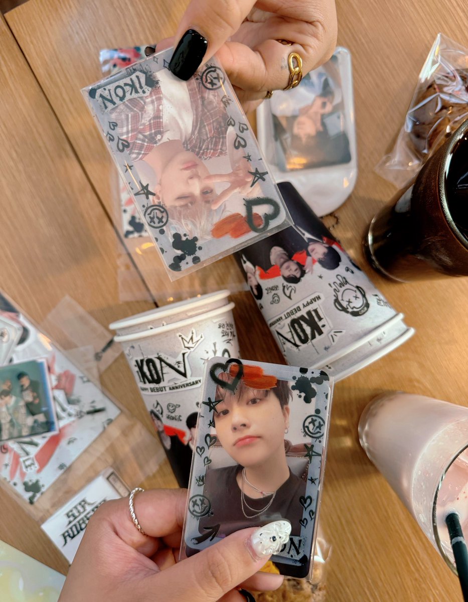 dyinani's tweet photo. 🤗 #9YearstoForeverwithiKON https://t.co/gNFMoRT9Tn