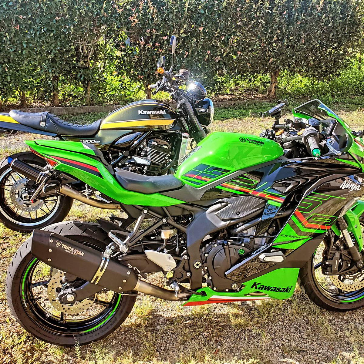 NaoTheMods's tweet photo. お疲れさまです❗

ツレのマフラー交換見学に😁

バイク気持ちいい～🏍️

#Z900RS
#ZX25R
#TRICKSTER
#K-FACTORY
#MAVERICK
#お疲れさまです 
#バイク気持ちいい https://t.co/MheQCv2Ahp