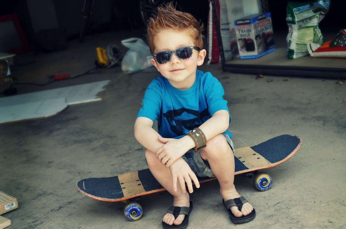 wings_twitz's tweet image. உலகத்துல இரண்டு 
விதமான சிரிப்பு தான்...

நம்மளோடு 
பேசி சிரிப்பாங்க...

நம்ம இல்லனா 
நம்மல பத்தி 
பேசி சிரிப்பாங்க...!