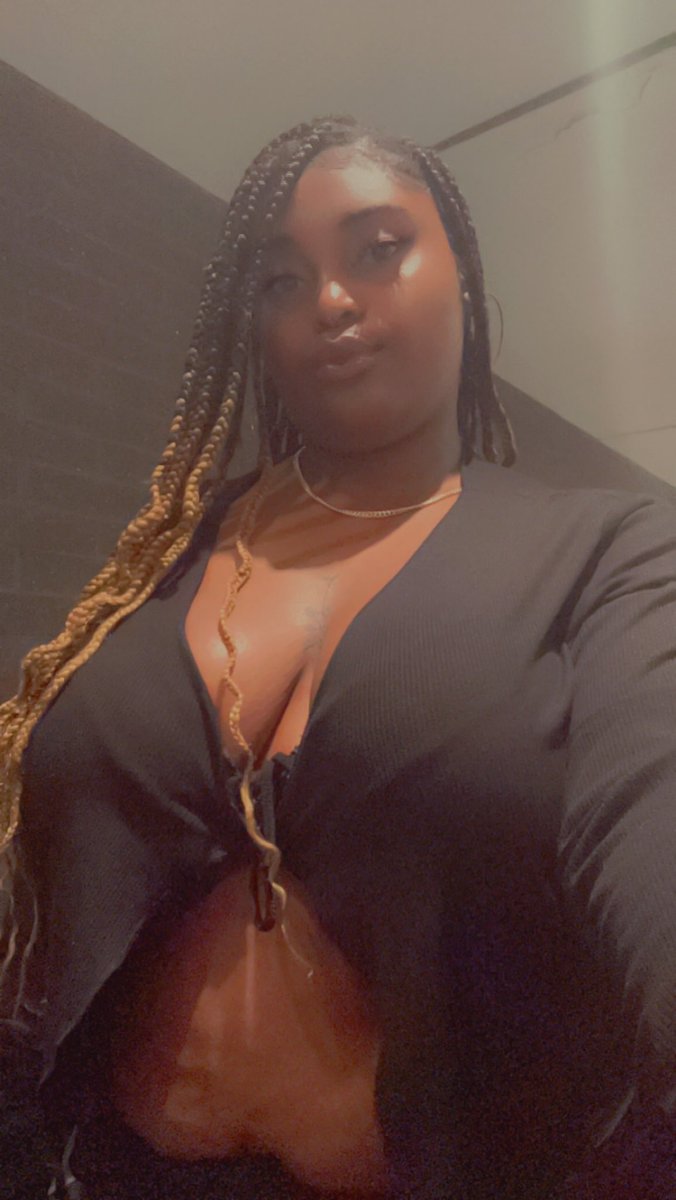 2weak4's tweet image. Yung blue concert 🥰