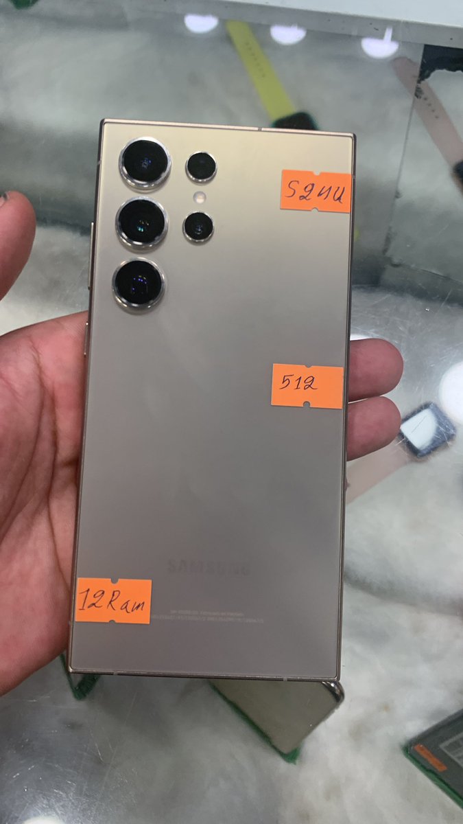 S24ultra
الټراایس۲۴
۵۱۲حافظه
۱۲رېم
بیخي کم استعمال سوی
