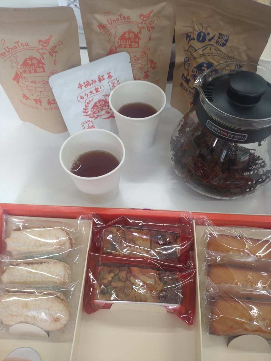 KUTeaBreak's tweet image. お久しぶりです
京大ティーブレイク研究会です！

今日は静岡 春野の"うの茶園"さんのお茶を飲んでいます。
会員の方からも大好評です！

ティーブレは毎月の飲み比べ会をメインの活動とするサークルです！
今後、NFでの出展も予定していますので、興味ある方はぜひDMくださいね！