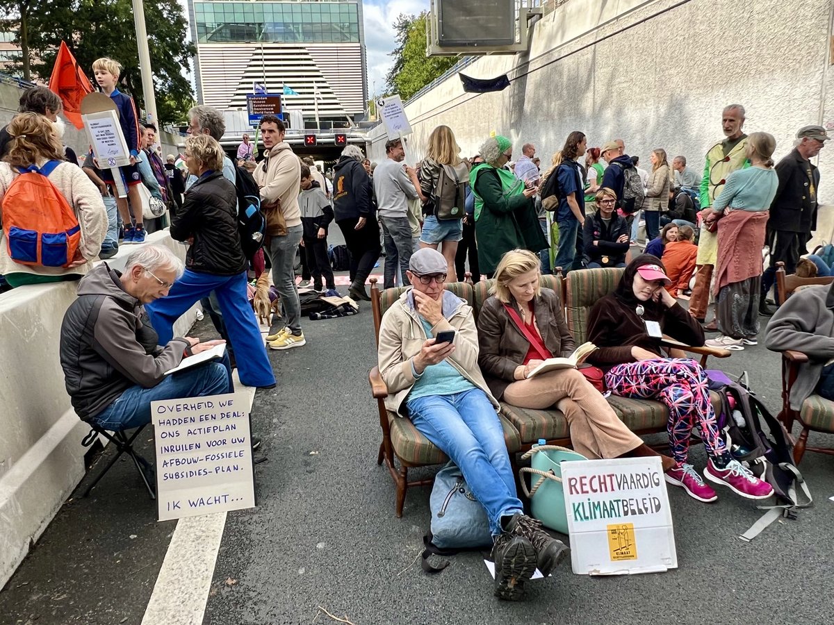 wasswaBrian23's tweet image. I want to appreciate our comrades from @NLRebellion  who protested against fossil fuels.
To the fossil fuel industry and Gov&apos;t we say: Time is up. Your profits will not come at the expense of our planet.

 #FossilFreeFuture
 #ClimateJusticeNow
#StopEACOP
@ashatenbroeke