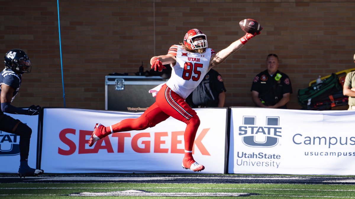 Josh Furlong (@jfurksl) on Twitter photo This one-handed grab by Carsen Ryan for a touchdown was a game changer for the Utes today.
A great shot of the grab ...
📸: <a href="/S2Media801/">Scott Stevens</a> This one-handed grab by Carsen Ryan for a touchdown was a game changer for the Utes today.
A great shot of the grab ...
📸: <a href="/S2Media801/">Scott Stevens</a>
