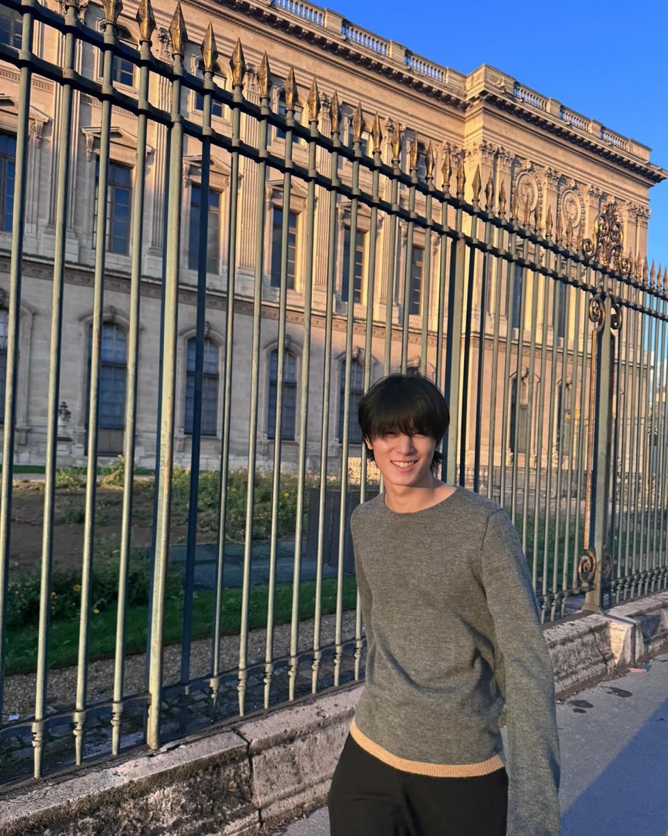 he belongs in an early 2000s romcom