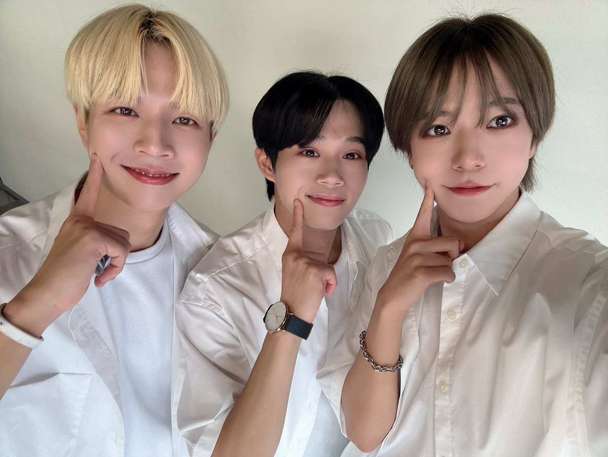 I1IT_official's tweet photo. 2024.09.15
I1IT［アイウォニット］
3rd Single“Stop Stop The Stop”

Osaka Last..
🩵 CD RELEASE EVENT Day2 🤍

ご来場頂きありがとうございました!!🎀

#I1IT #アイウォニット #아이원잇  
#COMEBACK #3rd_single
#Stop_Stop_The_Time https://t.co/OO0BPvpGeI