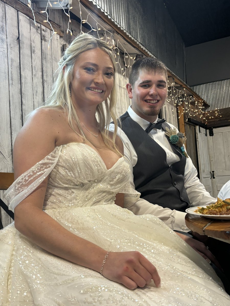 LauraP8N's tweet photo. Happy wedding day to my beautiful daughter and new son! 🤍 #TheSmarts https://t.co/dYSpvW5JHQ