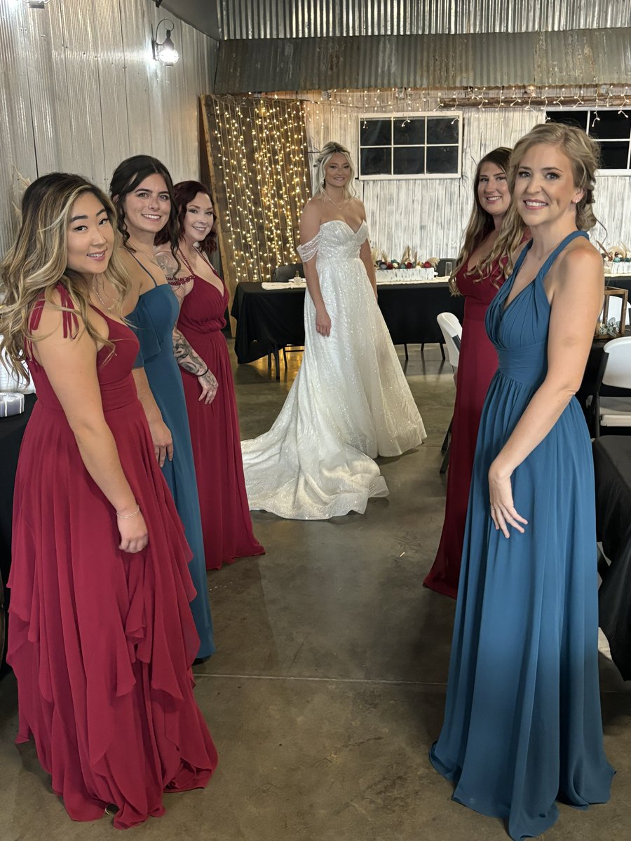 LauraP8N's tweet photo. Happy wedding day to my beautiful daughter and new son! 🤍 #TheSmarts https://t.co/dYSpvW5JHQ