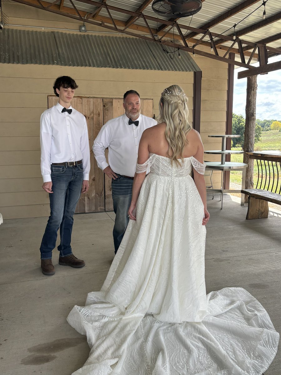 LauraP8N's tweet photo. Happy wedding day to my beautiful daughter and new son! 🤍 #TheSmarts https://t.co/dYSpvW5JHQ