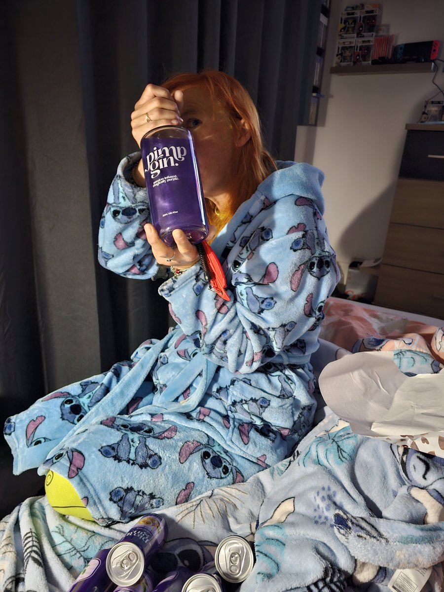 Leafy29's tweet photo. So today is the missis 40th all she wanted was this.... Never seen her so happy at 6.30am before https://t.co/SSiQijK236