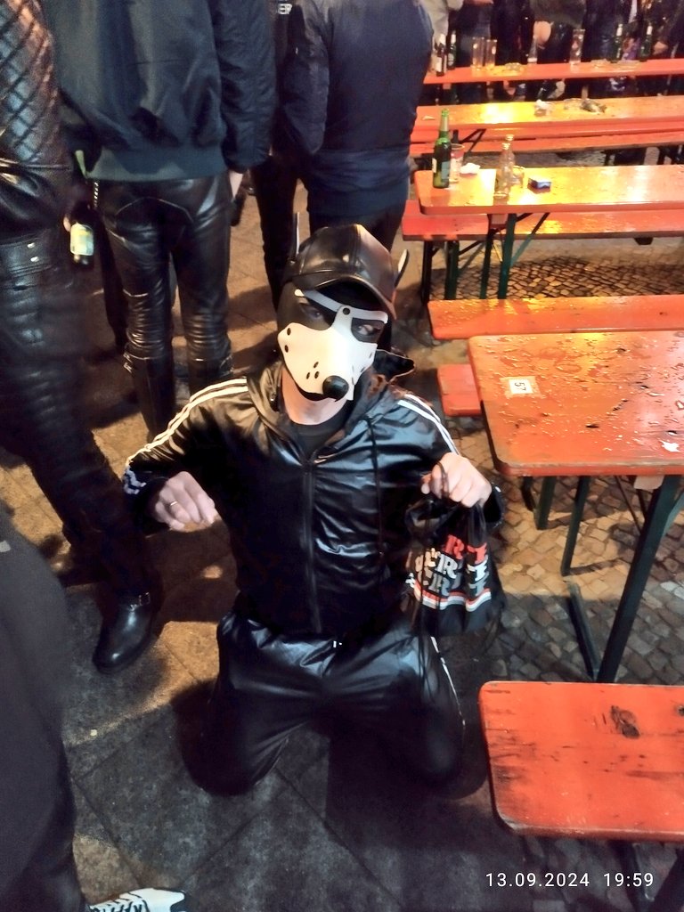 Cujo_Koeter's tweet photo. Cujo auf #Folsom 2024 mit @Sprotte67 und @AlphaMasterGer1 @tom_rockets_

#folsomberlin #puppy #wuffel https://t.co/SmaKdfmiEs
