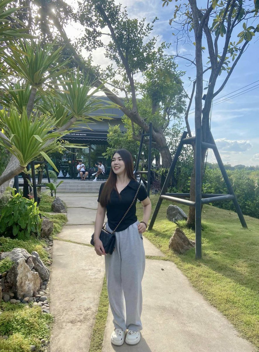 อยากให้กระเป๋าตังค์หนา เหมือนต้นขาเราจังเล๊ยย     #โสดด #ชบอทำงาน #ธุรกิจส่วนตัว #ชอบเที่ยว #เรียนรู้ #กรุงเทพ #ชลุบรี