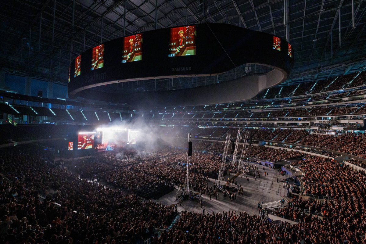 SoFiStadium's tweet image. Had the time of our life 🎸🏟️

@GreenDay returned to LA with a sold out show here at #SoFiStadium