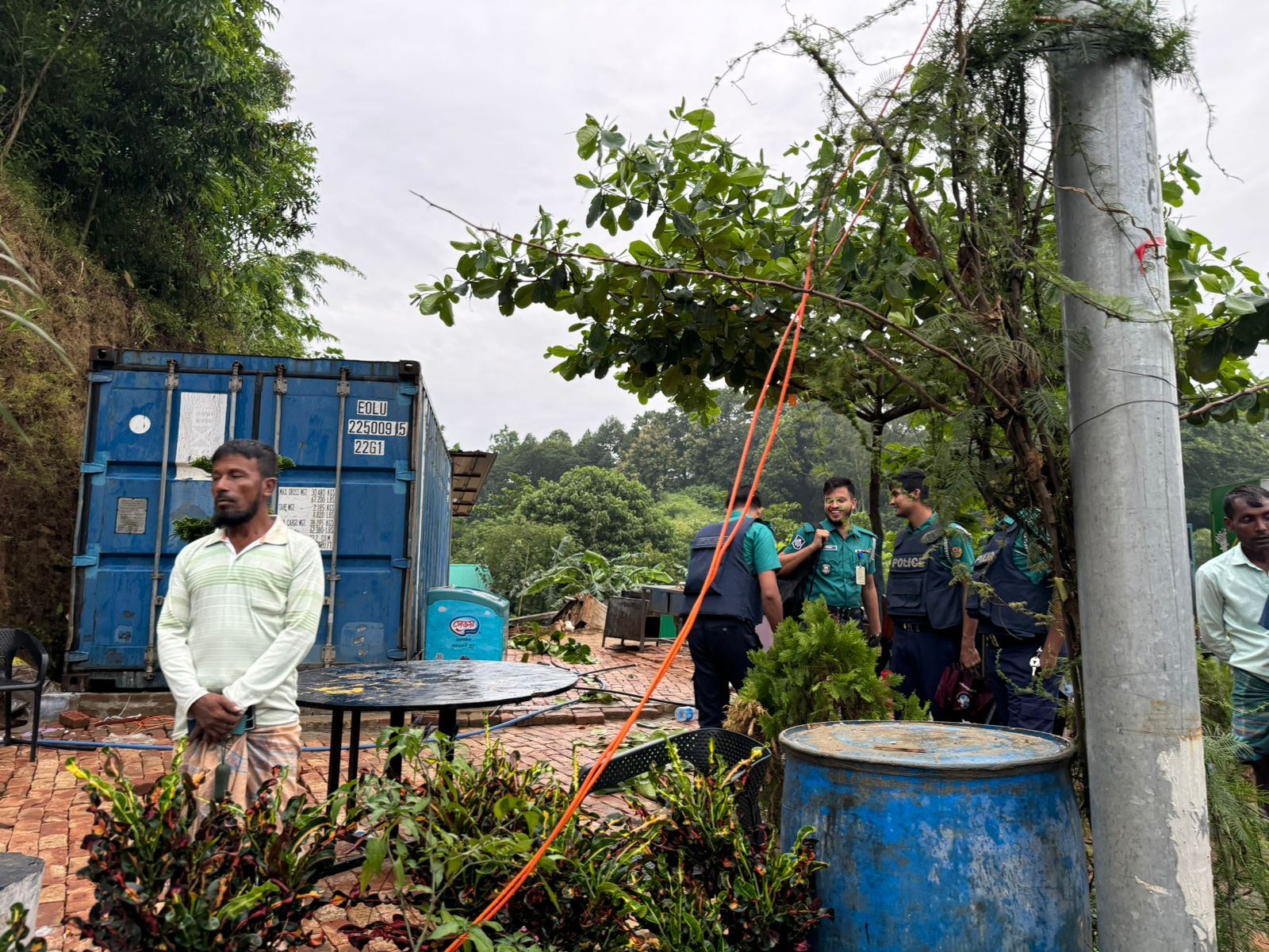 চট্টগ্রামের বায়েজিদে পাহাড় কেটে অবৈধ রেস্টুরেন্ট, আটক ১