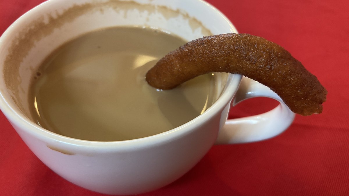 DarrylDaugherty's tweet photo. If you you ain’t dunking, you ain’t trying #SelRoti #NepaliFood 🇳🇵 https://t.co/YsmNezs91D