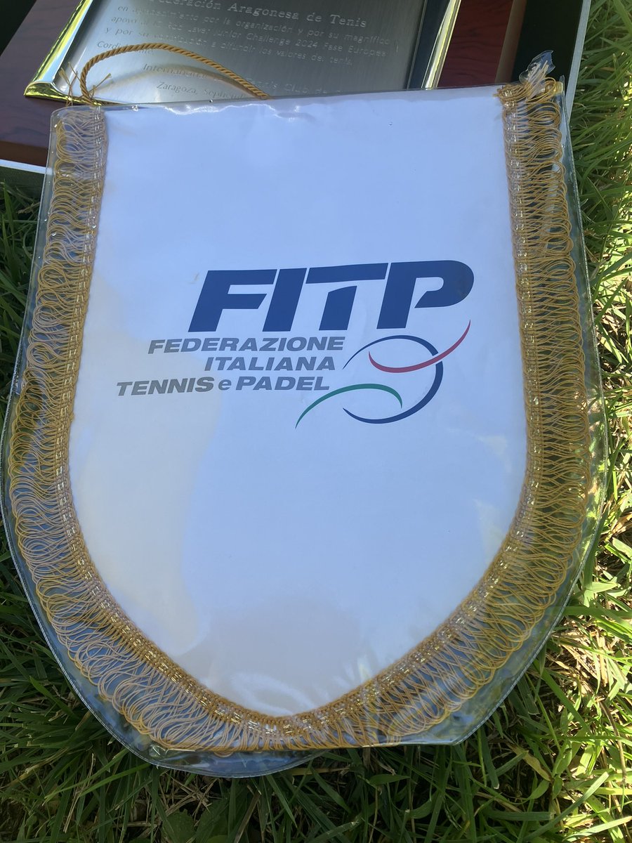 Y gracias especialmente a Santi Tintoré, presidente del International Lawn Tennis Club de España <a href="/ictennis/">IC Tennis</a> por todo su esfuerzo e ilusión para sacar adelante este torneo, así como por su reconocimiento a la Federación Aragonesa de Tenis <a href="/aragontenis_fat/">Federacion Aragonesa de Tenis</a> por la colaboración.