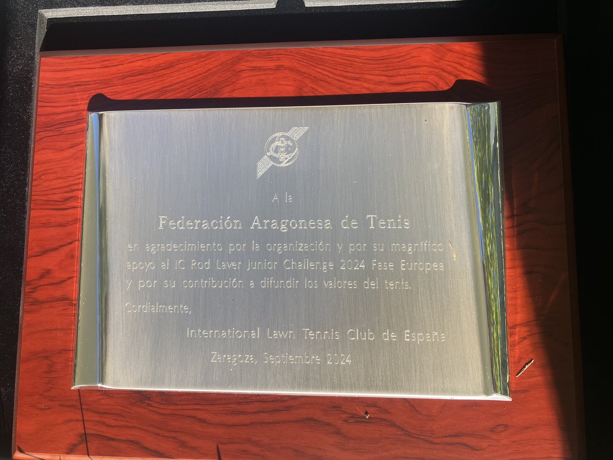 fernan_alonso's tweet photo. Y gracias especialmente a Santi Tintoré, presidente del International Lawn Tennis Club de España @ictennis por todo su esfuerzo e ilusión para sacar adelante este torneo, así como por su reconocimiento a la Federación Aragonesa de Tenis @aragontenis_fat por la colaboración. https://t.co/MlvMKX39mQ