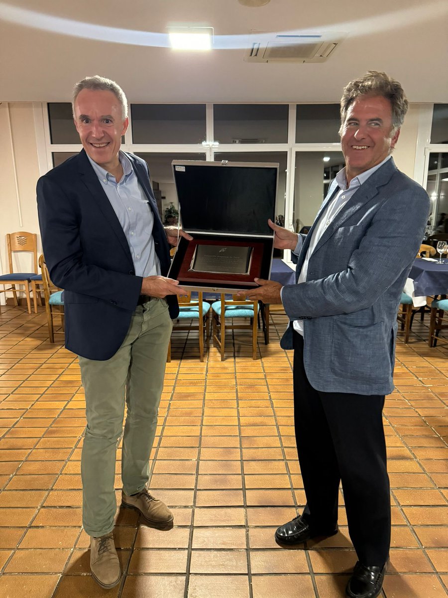 fernan_alonso's tweet photo. Y gracias especialmente a Santi Tintoré, presidente del International Lawn Tennis Club de España @ictennis por todo su esfuerzo e ilusión para sacar adelante este torneo, así como por su reconocimiento a la Federación Aragonesa de Tenis @aragontenis_fat por la colaboración. https://t.co/MlvMKX39mQ