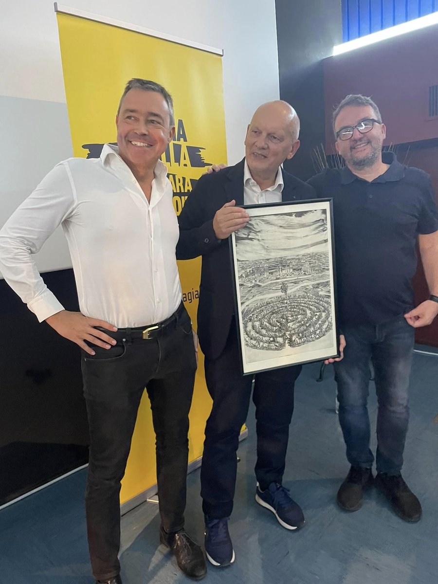 Leonardo Gori con La libraia di Stalino (Tea) vince il premio NebbiaGialla 2024
#nebbiagialla #leonardogori #giallo 
nebbiagialla.eu/2024/09/15/leo…