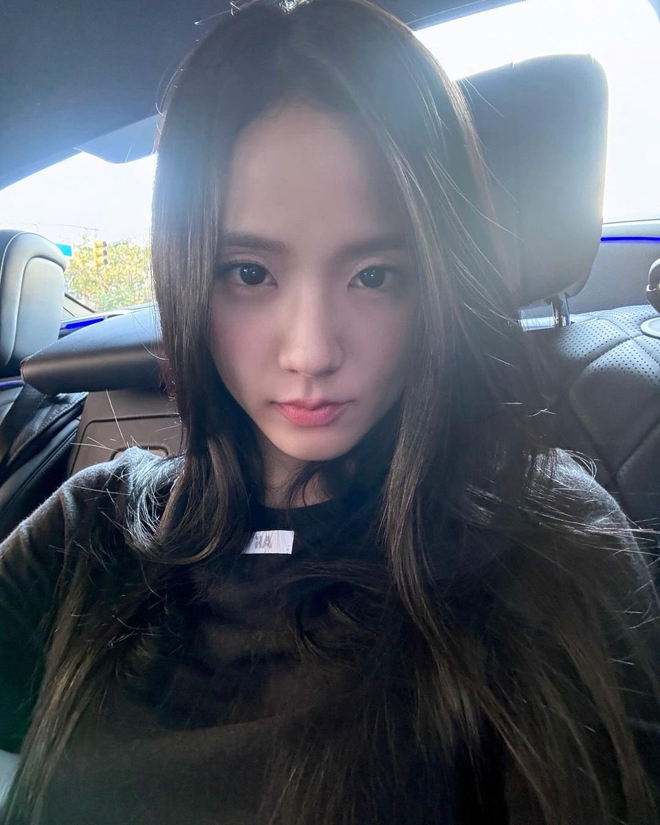 NEWSJISOO's tweet photo. #JISOO instagram update. https://t.co/3UHam6LdLk