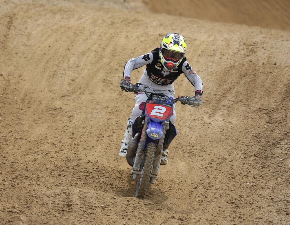 BSMS_2's tweet photo. ◆全日本MX Rd.6近畿大会/LMX予選終了◆
闘志を爆発させて表彰台に立ったのは今シーズン初優勝#2 本田 !!
▼LMX結果速報はこちら▼
https://t.co/6YVDxxOdDo
#BRIDGESTONE #ブリヂストン #全日本MX #JMX #IA1 #IA2 #LMX #名阪スポーツランド #モトクロス #MX #モータースポーツ ＃battlecross https://t.co/lZ8awyWos8