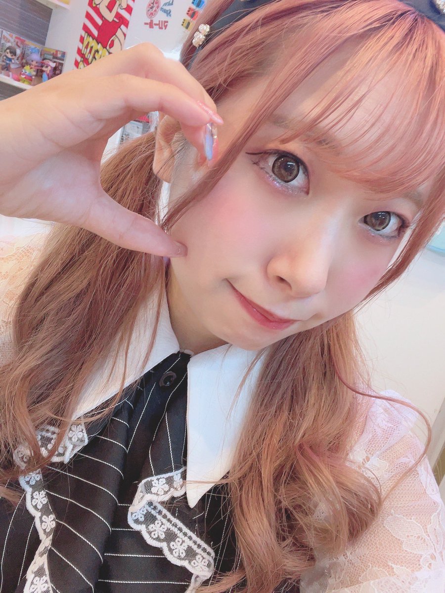 じゃじゃーーーん！！！
今日のライブの衣装は、
メアストの時に飯塚ちひろちゃんがティエラの役で着ていたお衣装です💕✨
主催やるとこだわりで衣装買っちゃう人だからクローゼットがパンパンです！
色んな衣装あるので、舞台関連のみなさん、お衣装レンタル可能ですのでいつでも声掛けてください💕笑