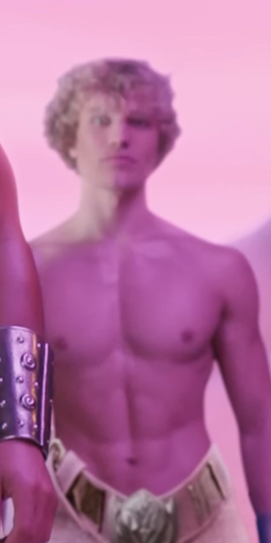 JairVN031199's tweet image. Hi everyone,I’m trying to identify one of the models who appears as a centaur in Shakira’s music video for “Puntería.” The model has blonde curly hair, was born in 1999,Can anyone help me find their name and Instagram account #HelpIdentify, #CelebrityID #WhoIsThis.