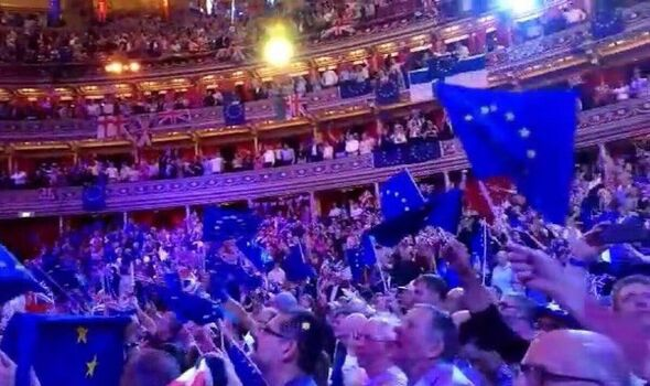Click_Romania's tweet image. Sunetul #Brexit-ului la #BBC Proms din #Londra

clickromania.co.uk/steaguri-ale-u…