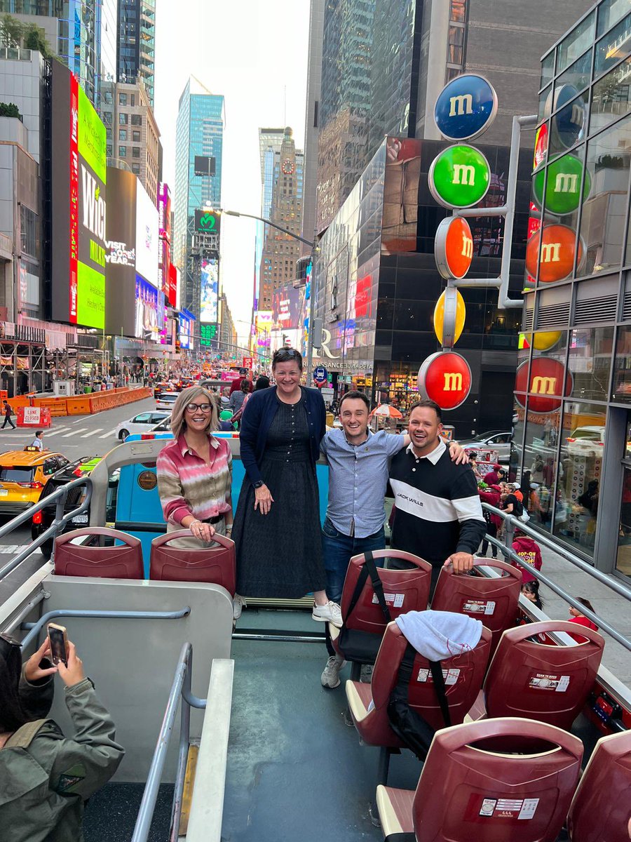 SCA_EA's tweet photo. Feeling so lucky to have kicked off the school year in NYC with our amazing @BishopHedleyRC learners!

Thank you to @BCAcreativearts @MrsSHarrington and @revansbcacs for your company. What an experience! 🍎🗽🚕 https://t.co/lruRySIva8