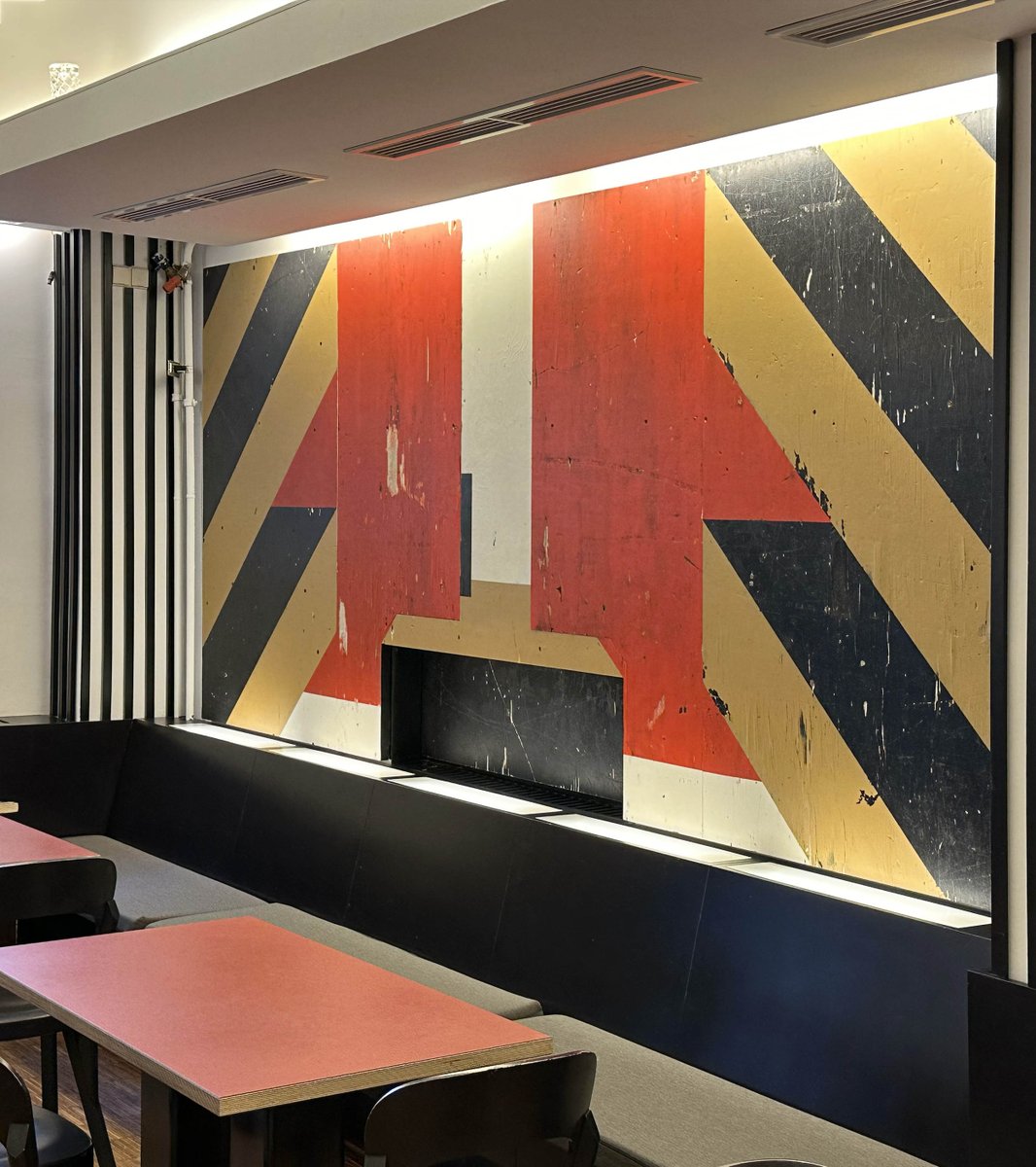 Christoph Niemann (@abstractsunday) on Twitter photo New work: I designed large wall paintings for the restaurant of the Berliner Ensemble <a href="/blnensemble/">Berliner Ensemble</a> For more info about the Project:
christophniemann.com/detail/be/ New work: I designed large wall paintings for the restaurant of the Berliner Ensemble <a href="/blnensemble/">Berliner Ensemble</a> For more info about the Project:
christophniemann.com/detail/be/