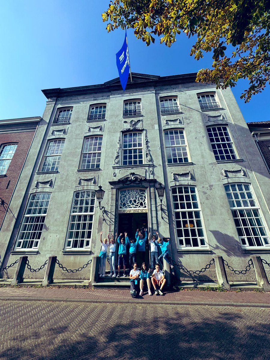 Vandaag weer juniorgidsen <a href="/OMDAmersfoort/">Open Monumentendag Amersfoort</a> ! Bij het Oude Stadhuis , tot 16:00 ❤️ <a href="/Gem_Amersfoort/">Gemeente Amersfoort</a> #Amersfoort #erfgoed #monumenten <a href="/OpenMonumentdag/">VriendenLoterij Open Monumentendag</a>