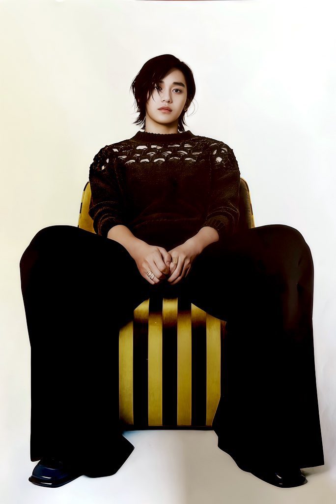 aquariusLion444's tweet image. Esquire with Lucas 

#LUCAS #루카스