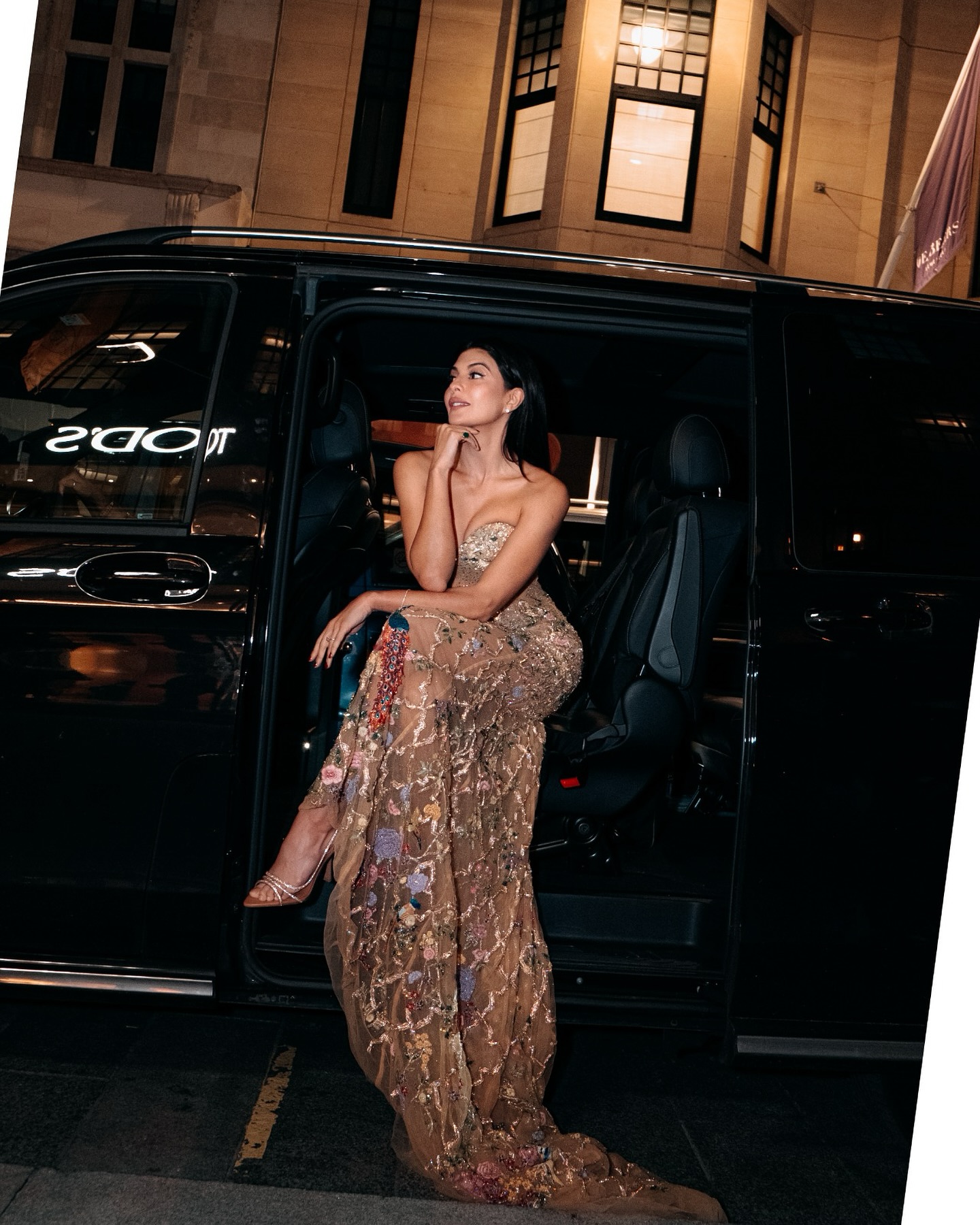 GXg2D68bsAACrz9?format=jpg&name=large