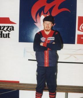 Demonblog's tweet photo. Here's Glenn Molloy wearing old tyme costume in front of half the classic Pizza Hut logo #adchat https://t.co/mdrhcxzZON
