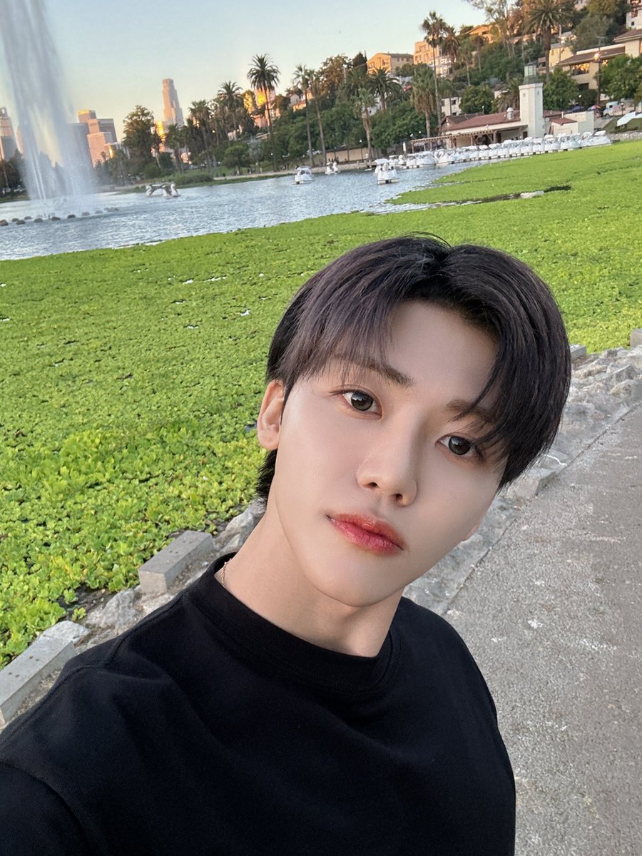 jmjnarchive's tweet photo. 240915 🐱

“ah i found the selca i wanted to send” https://t.co/ZWOffHE6GD