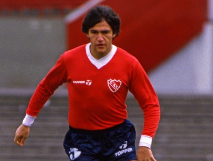 Hoy conmemoramos un nuevo aniversario del retiro de Jorge Burruchaga, campeón del mundo con el Rojo en 1984 y con Argentina en 1986. ¡Gracias por tanta gloria, Burru!