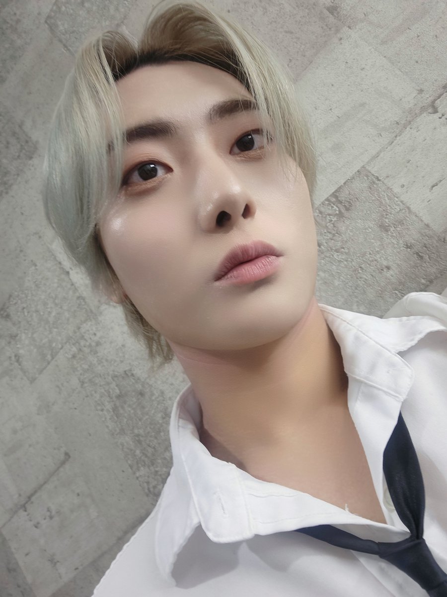 Pattern_Haemin's tweet image. 폰 거꾸로 들고 셀카 찍어봤어요 📸