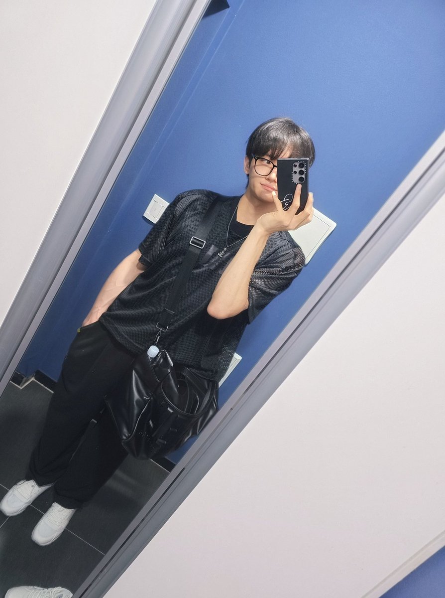 새신발 신고  사진보내주는거   너무귀여워서울엇어