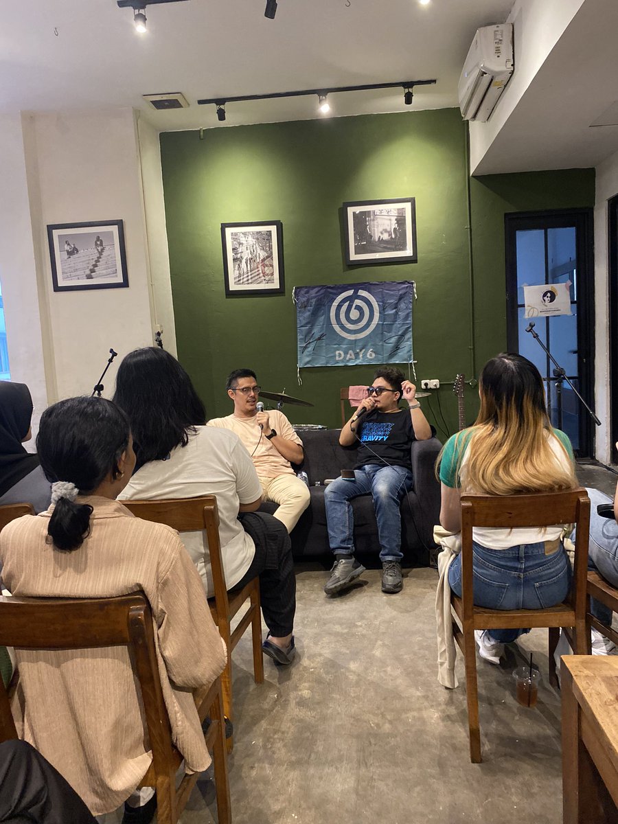 Siapa yang datang hari ini? di event Road to Day6 Indonesia 
Kita lagi bersama Bang Christ Lukita dan Bang Leon <a href="/bobjinbro/">Leon Park</a> 🙌🏻🙌🏻🙌🏻
Belajar tentang musik musik Day6