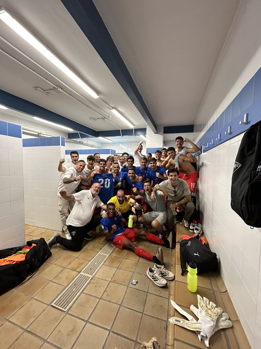 CalaPozuelo's tweet photo. #SeniorA 🔵 II Primer +3 en tercera 😍 ¡Enorme el trabajo de todos! 🙌

✅ 1-2
🆚 @CDCanillas 

Goles:
⚽️⚽️ Fer

#VamosCala https://t.co/UeEqM6aqnz