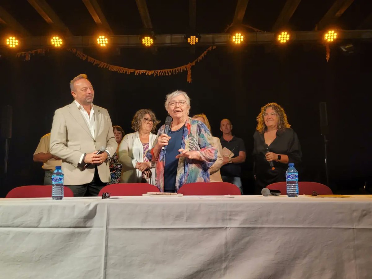 Pregón y homenaje en el 50 aniversario de las Fiestas de Cala en Porter, con intervenciones de los antiguos presidentes de la Asoc. de Vecinos y su actual presidenta. Los cuatro impulsores de las fiestas, M. Pons, J. Coll, M. Triay y J. Pons, fueron homenajeados. #CalaEnPorter