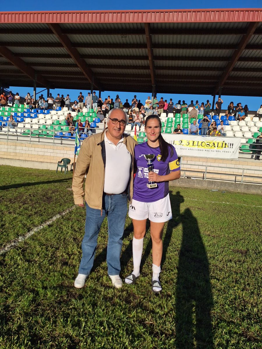 pplaribera's tweet photo. ⚽️ Hemos asistido a la final del III Torneo de Fútbol Femenino y entregado el trofeo al tercer equipo clasificado. 🥉

! Felicidades a todas las jugadoras participantes ! 

🏆 Nuestra enhorabuena al C.F Llosalín por la excelente organización del Torneo. 
@CFLlosalin https://t.co/hPTaKqmSlt