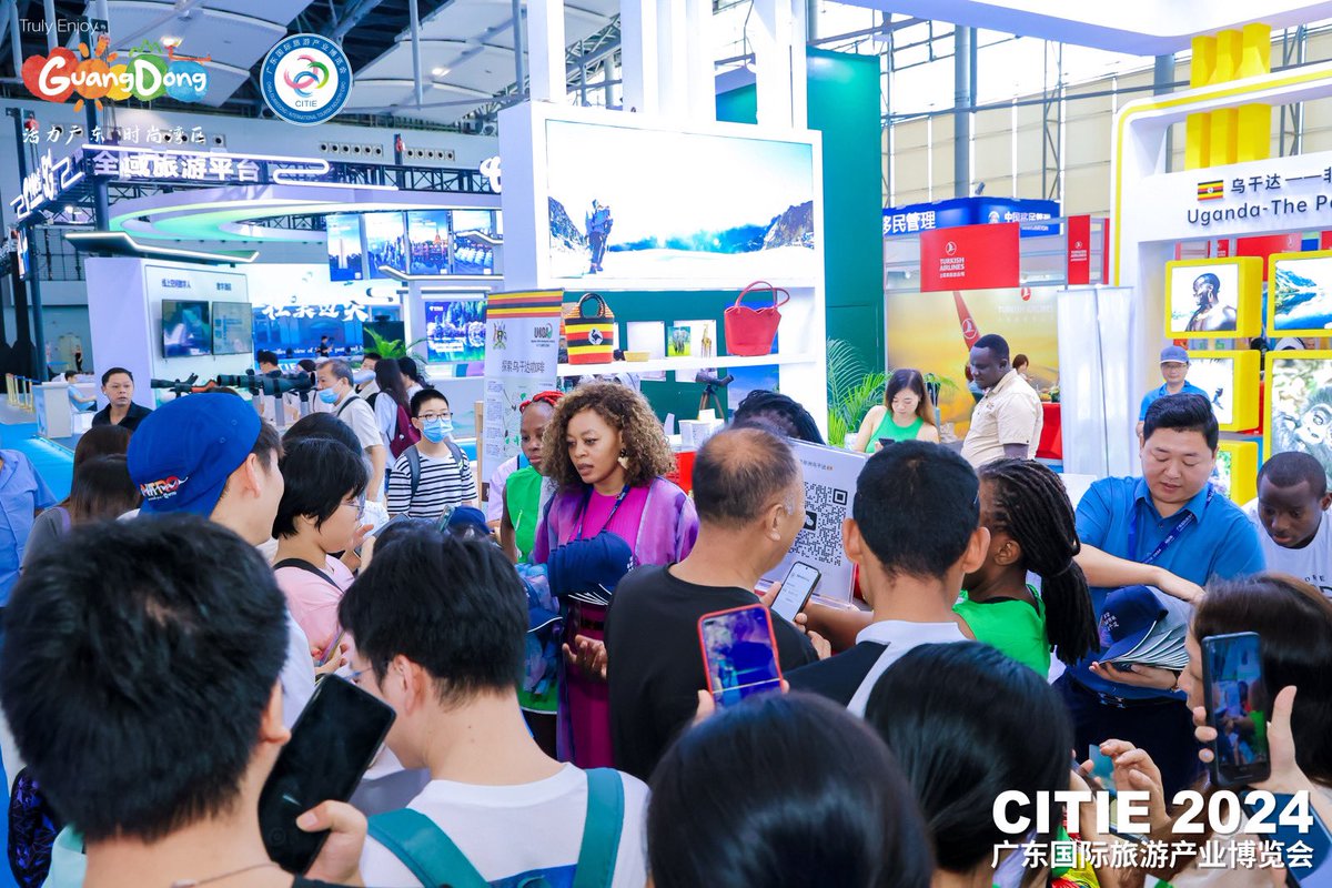Nsababera_juju's tweet photo. The Consulate of the Republic of Uganda in Guangzhou wins an award at the China International Tourism Industry Expo. Congratulations #ugandateamchina https://t.co/M3uYr8fGOD