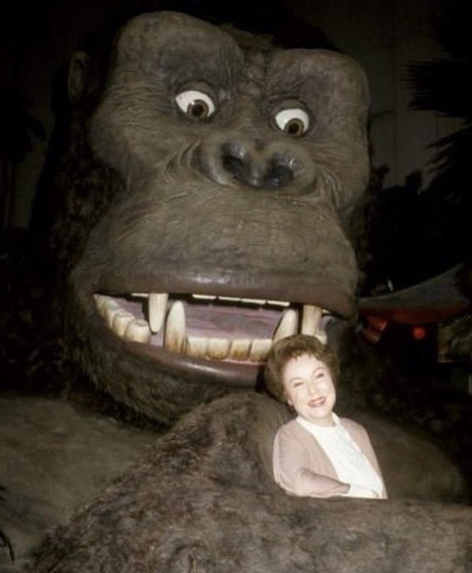 Cuando Merian C. Cooper contrató a Fay Wray y le dijo "vas a trabajar con el galán más alto y moreno de Hollywood", ella pensó que le hablaba de Clark Gable, pero no, era mr. Kong.
Hoy la reina del grito está de aniversario.