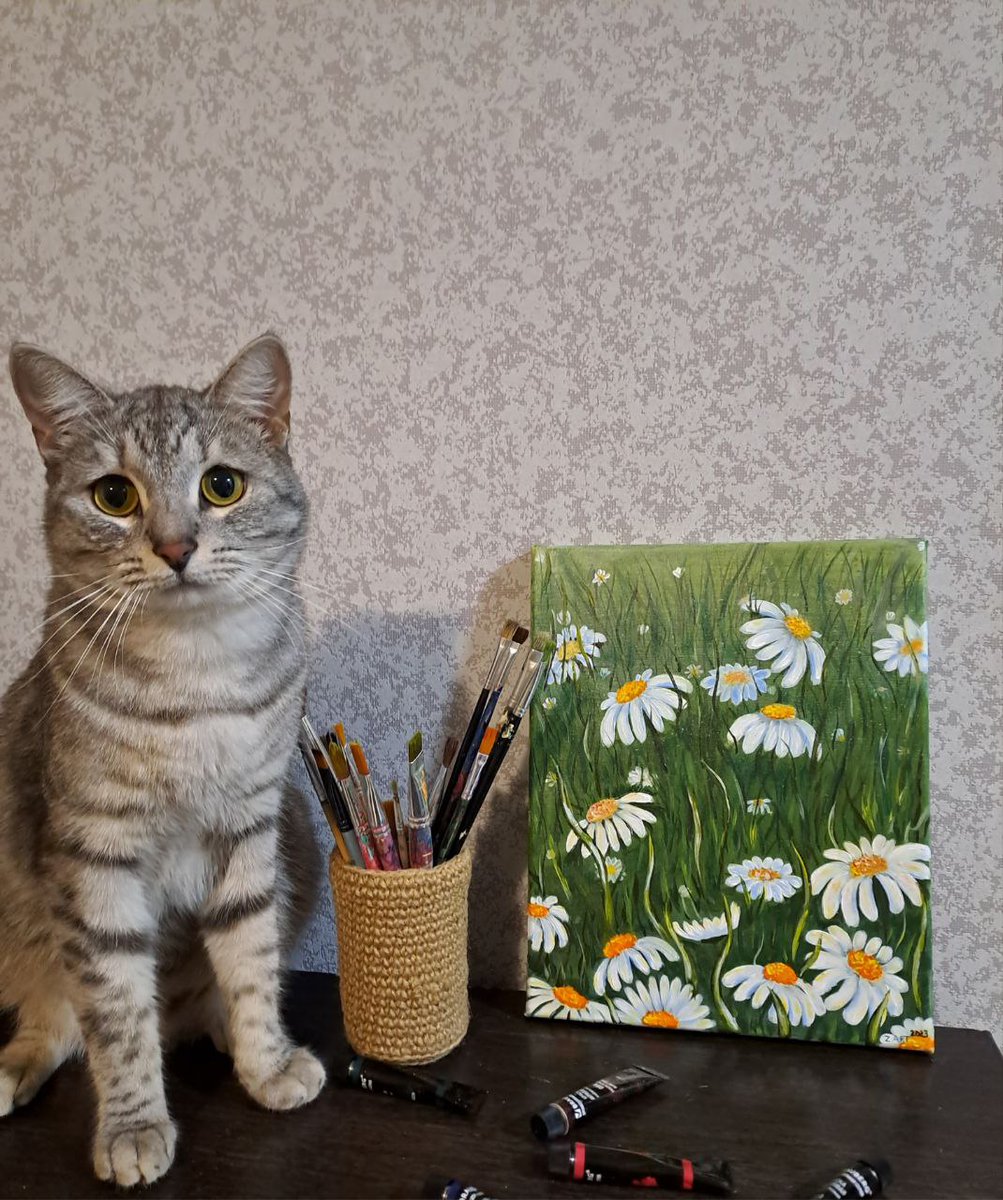 Good morning! Today I found a photo of my cat with my painting in the phone gallery. Do your pets like to be creative with you?