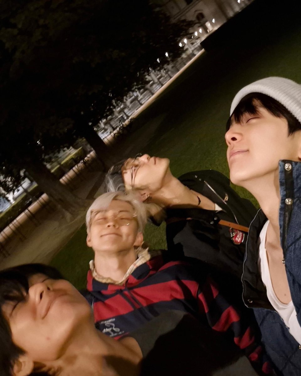 there’s something truly heartwarming about how the company of those you hold dear can make life ten times more worth living. each moment spent with them, even until the sun sinks down, makes your heart grow fonder. it’s nice to have a friends, indeed.