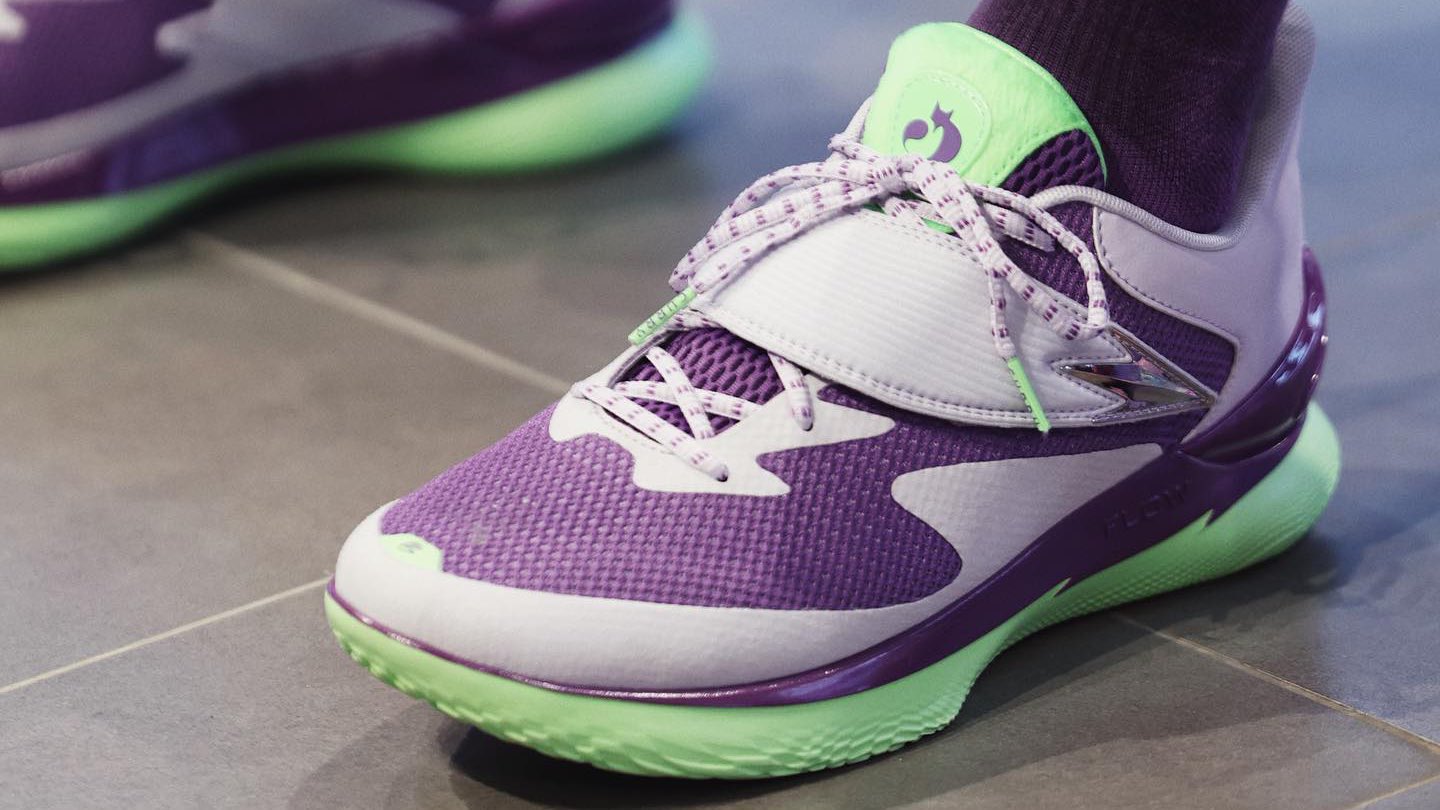 アンダーアーマー　カリー　FOX1 FLOW 紫/緑 BNFA aka NBAnews4All on X: 