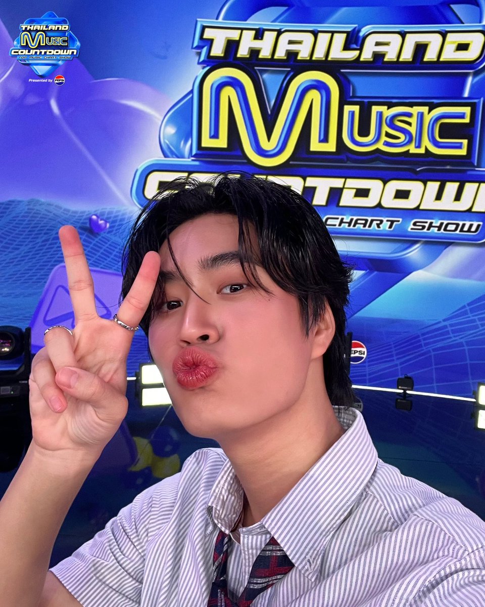 TMCcountdown's tweet photo. หนุ่มทะเล้นอารมณ์ดี “เจมีไนน์” มารอแฟนๆ ทุกคนแล้ว! ถึงเพลงจะบอกว่า “เหนื่อยหน่อยนะ”
แต่รับรองว่าโชว์ของ เจมีไนน์ ดูแล้วไม่เหนื่อยแน่นอน เพราะจะได้แต่ความสนุก และ รอยยิ้มจากโชว์นี้แน่นอน 🤩🥳🎶

📺 ติดตามชม #ThailandMusicCountdown
ทุกวันอาทิตย์ เวลา 17.30 น. ทางช่อง 3HD

สามารถติดตามได้ทาง : https://t.co/D69jFMewrx

#TMCxGEMINI #GEMINI_NT
#TMCCountdownpresentedbyPEPSI
#TMCCountdown
#TrueCJCreations #Ch3Thailand